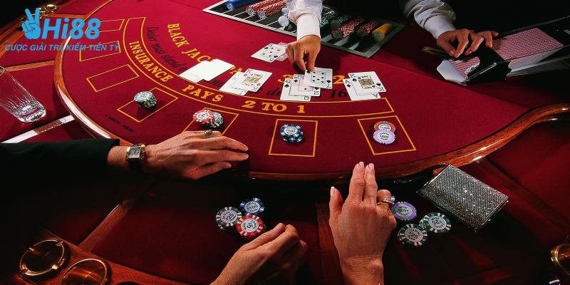 Baccarat trực tuyến tại Hi88 - Lựa chọn tuyệt vời cho tân thủ 4 Bài thủ lưu ý gì khi chơi Baccarat trực tuyến