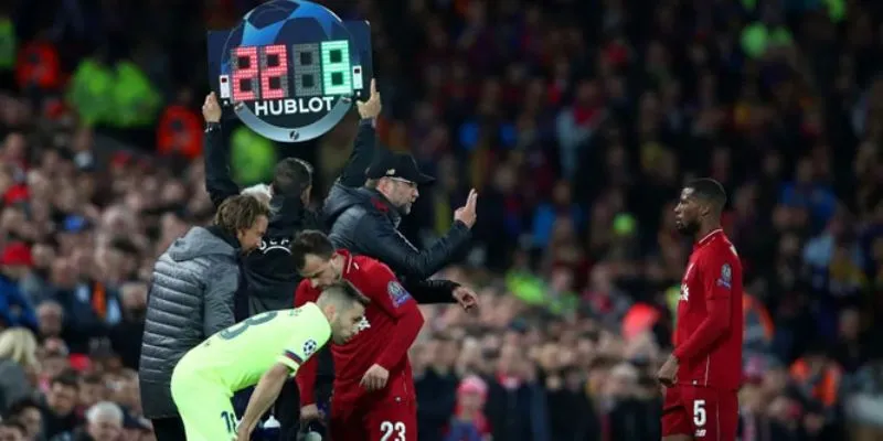 Các trường hợp thay người phổ biến trong bóng đá